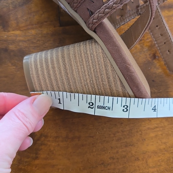 NWOT Torrid Tan Cutout Block Heel Sandals Size 7.5 Wide - Picture 11 of 11
